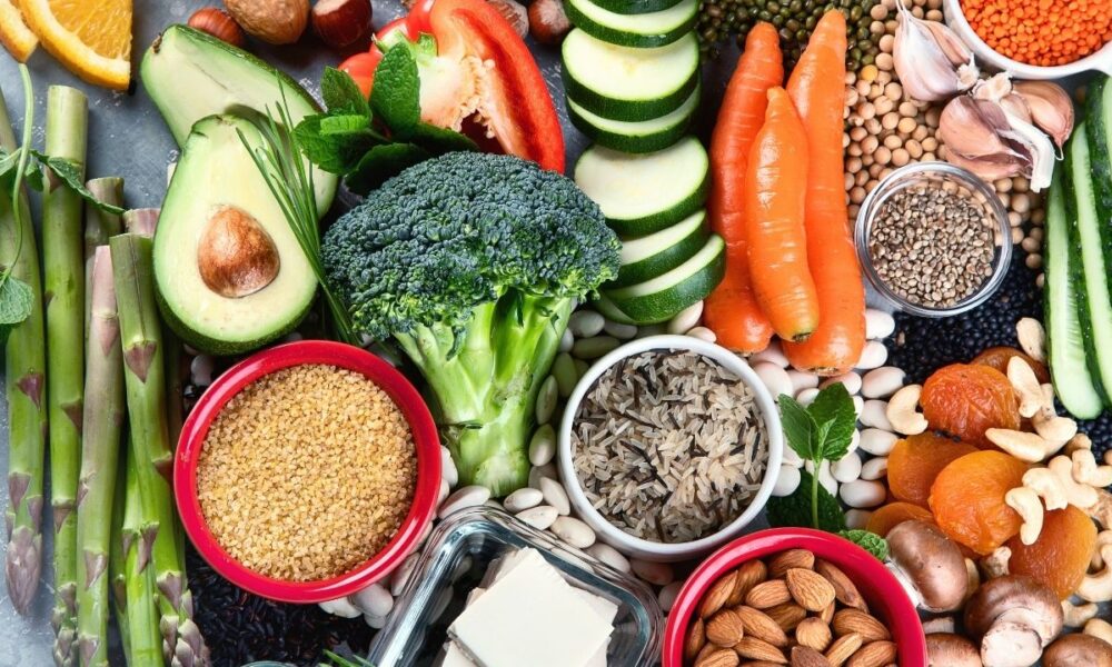 Rola białka roślinnego w diecie wegańskiej i wegetariańskiej: Jak zapewnić odpowiednią podaż białka