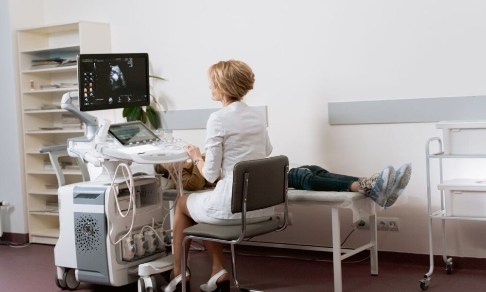 Kiedy warto skonsultować się z ginekologiem dziecięcym?