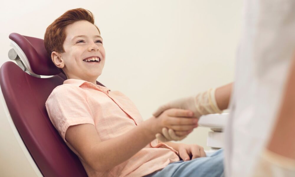 Praktyczne wskazówki dla rodziców: Jak przygotować dziecko do pierwszej wizyty u dentysty?