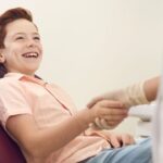 Praktyczne wskazówki dla rodziców: Jak przygotować dziecko do pierwszej wizyty u dentysty?