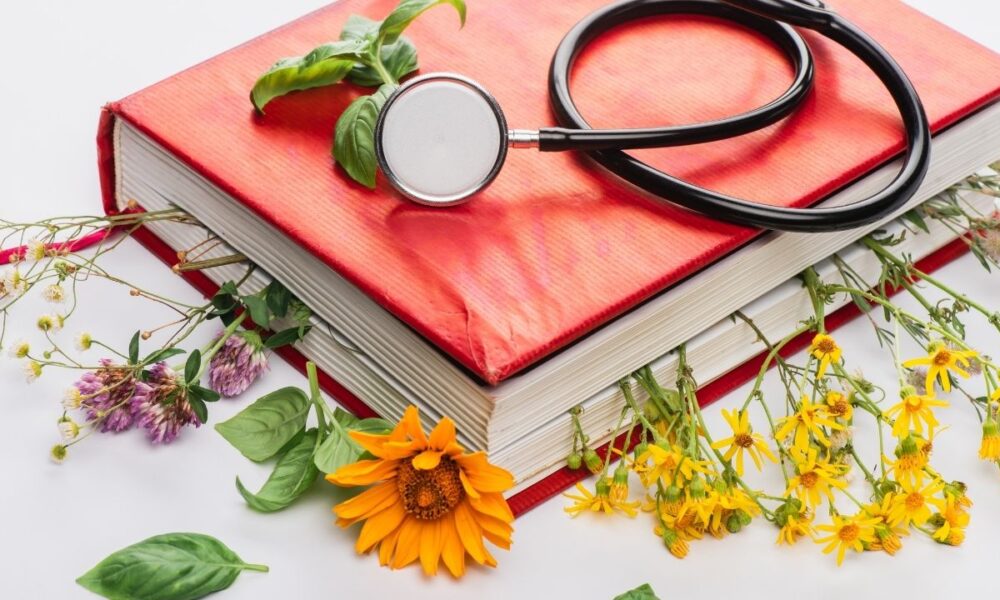 Naturopatia i Tradycyjna Chińska Medycyna w praktyce fizjoterapeutycznej: jak łączyć naturalne metody z nowoczesnym leczeniem?