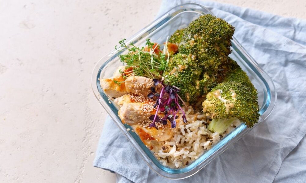 Jak catering dietetyczny ułatwia życie i oszczędza czas?