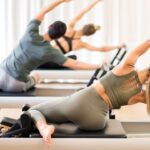 Porównanie porannego i wieczornego treningu pilates: które jest lepsze?