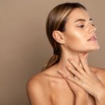 Zabiegi na dekolt i szyję – jak nie zapominać o tych strefach?