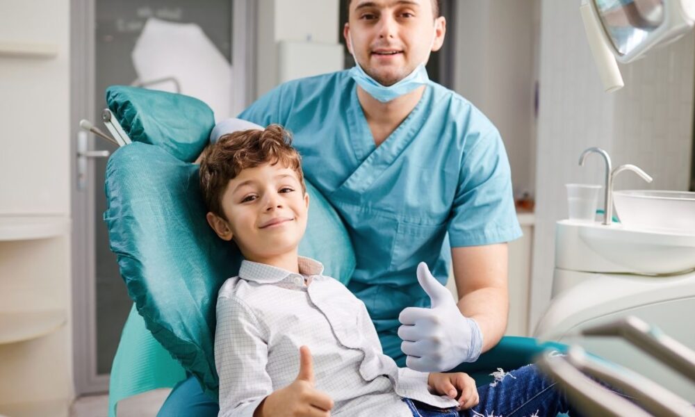 Dentystyka dziecięca w Szałwińscy — jak sprawić, by pierwsza wizyta była przyjemnością?