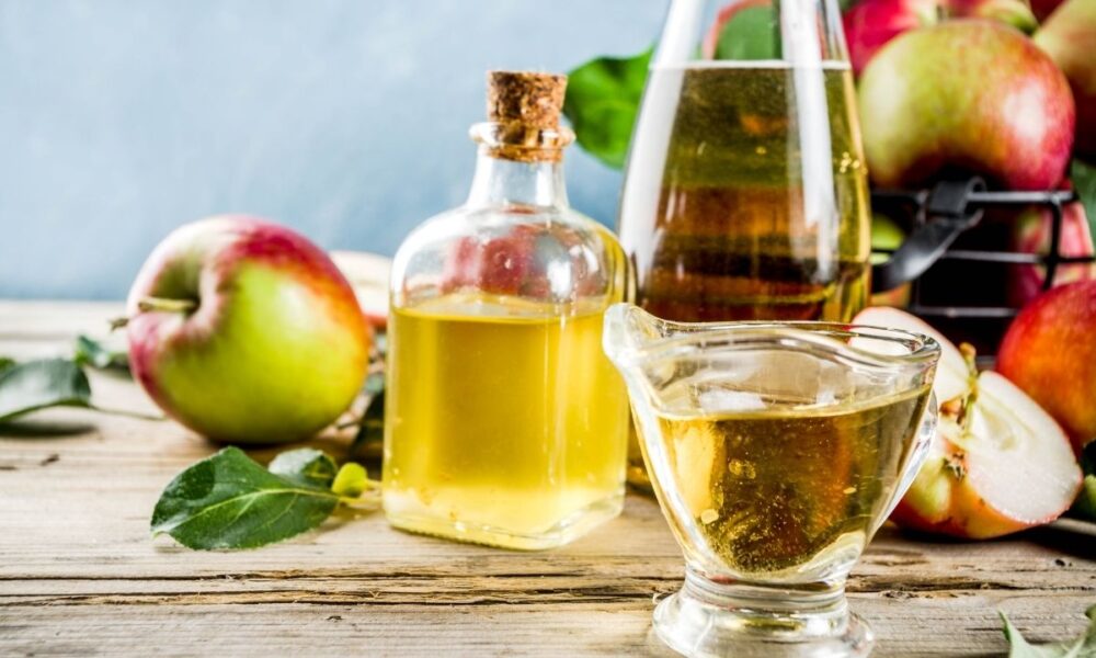 Ocet smakowy – jak wybrać, jak używać i dlaczego warto mieć go w kuchni