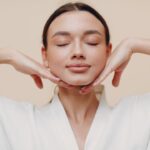 Jak odmłodzić twarz bez skalpela? Top zabiegi anti-aging w gabinecie